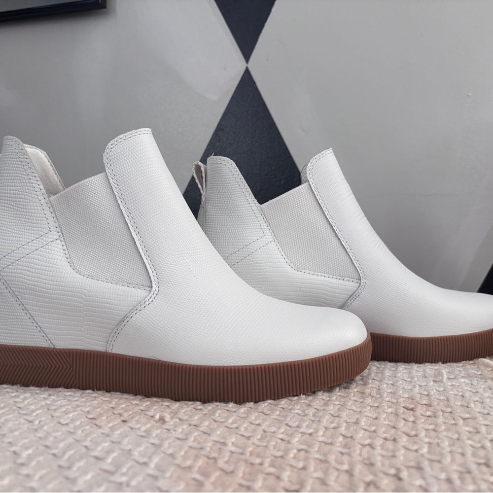 Sorel White Chelsea Sneakers
